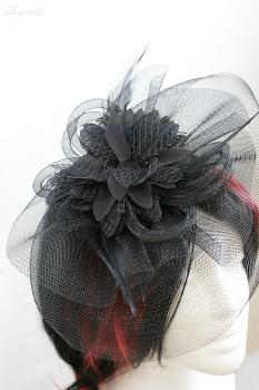 Gothic Haarschmuck „Dark Blossom“ mit Federn & Schleiernetz